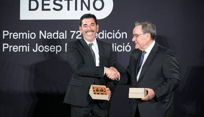 V&iacute;ctor del Arbol y Llu&iacute;s Fox, los premiados en 2016 en los premios Nadal y Josep Pla, respectivamente.