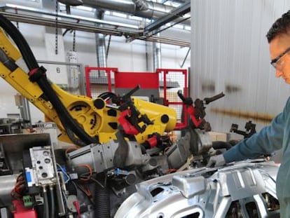 Operador de una fábrica de componentes de automoción de Gestamp.