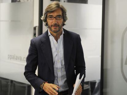 El secretario general del PP vasco, Iñaki Oyarzábal, en su comparecencia en Vitoria.