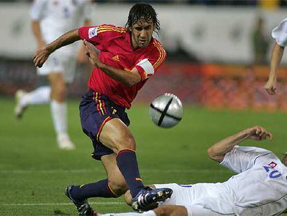 Raúl, en un partido de clasificación para Alemania 2006 frente a Serbia Montenegro.