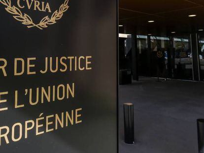 Cartel en la entrada del Tribunal de Justicia de la Unión Europea en Luxemburgo.