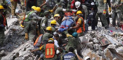 Rescate de v&iacute;ctimas del terremoto en Ciudad de M&eacute;xico