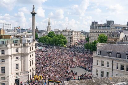 Miles de personas asisten al 'Trooping Colour' en el centro de Londres.  El palacio de Buckingham divulgó el miércoles por la noche un mensaje oficial de la reina en el que agradecía su participación en el Jubileo a sus súbditos “en el Reino Unido y en toda la Commonwealth”, así como a los organizadores de los festejos por su trabajo.