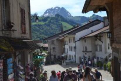 Calle central del pueblo de Gruyères.
