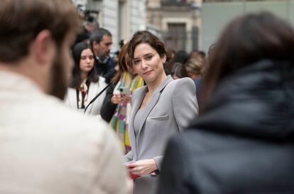 La presidenta de la Comunidad de Madrid, Isabel Díaz Ayuso, se dirige a los medios en el Congreso, durante el acto institucional por el Día de la Constitución, el pasado 6 de diciembre.