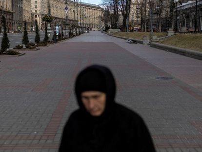 A woman walks near the mayor's office building during a curfew, after Russia launched a massive military operation against Ukraine, in Kyiv, Ukraine February 27, 2022. REUTERS/Carlos Barria      TPX IMAGES OF THE DAY
