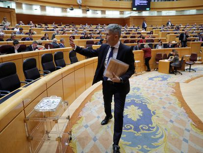 Fernando Grande-Marlaska, a su salida de la sesión de control al Gobierno en el pleno del Senado del pasado 3 de marzo.