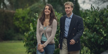 Meg Bellamy y Ed McVey, como los príncipes de Gales Guillermo y Kate en su etapa universitaria.