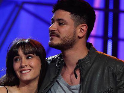 Aitana Ocaña y Luis Cepeda, en la gala final de 'Operación Triunfo 2017', el 5 de febrero en Barcelona.