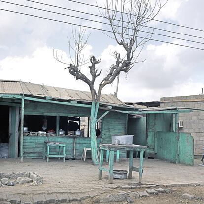 Estofado y cocido. Puesto de comida en un mercado de Puerto Sudán (Sudán).<br><br><i>Instantáneas colaterales, en este caso de territorios marcados por los conflictos y los estereotipos.</i></br>
