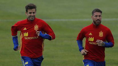 Piqué y Ramos, durante un entrenamiento