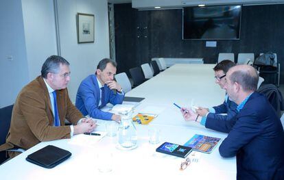 Reunión del ministro de Ciencia, Pedro Duque, con los directivos de Sateliot celebrada en noviembre pasado.