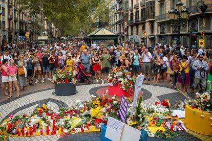 Homenaje en La Rambla a las víctimas de los atentados de Barcelona y Cambrils.