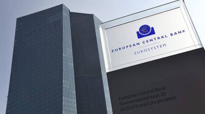 Vista del logotipo del BCE en su sede de Fr&aacute;ncfort, Alemania.