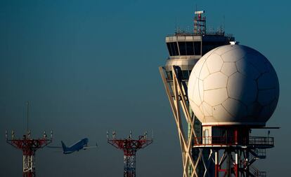 Torre de control del aeropuerto de Barcelona-El Prat.