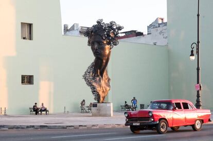 La escultura 'Primavera', obra de Rafael San Juan, en La Habana Vieja (Cuba).