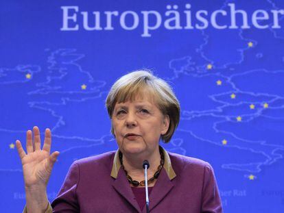 La canciller alemana, Angela Merkel, habla tras la cumbre europea del 8 de febrero.