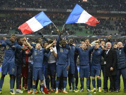 Los jugadores de la selección francesa celebran la calsificación