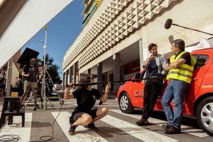 Juan Diego Botto y David Lorente, durante el rodaje de 'No me gusta conducir'.