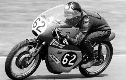 Barry Sheene, doble campeón del mundo de 500 centímetros cúbicos en 1976 y 1977, inició su carrera deportiva con las Bultaco TSS.