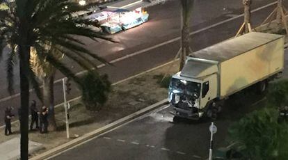 Camión que arrolló a una multitud en Niza este jueves.