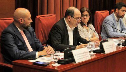 Saül Gordillo, a la izquierda, y Vicent Sanchis, en una comparecencia en el Parlament.