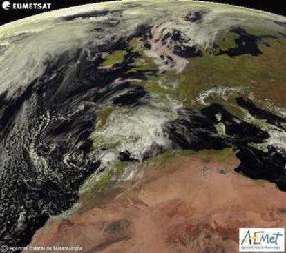 Imagen tomada por el satélite Meteosat para la Agencia Estatal de Meteorología que prevé lluvias para este miércoles y jueves.