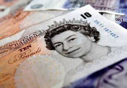 En la imagen, un billete de diez libras en Londres, Reino Unido. EFE/Archivo