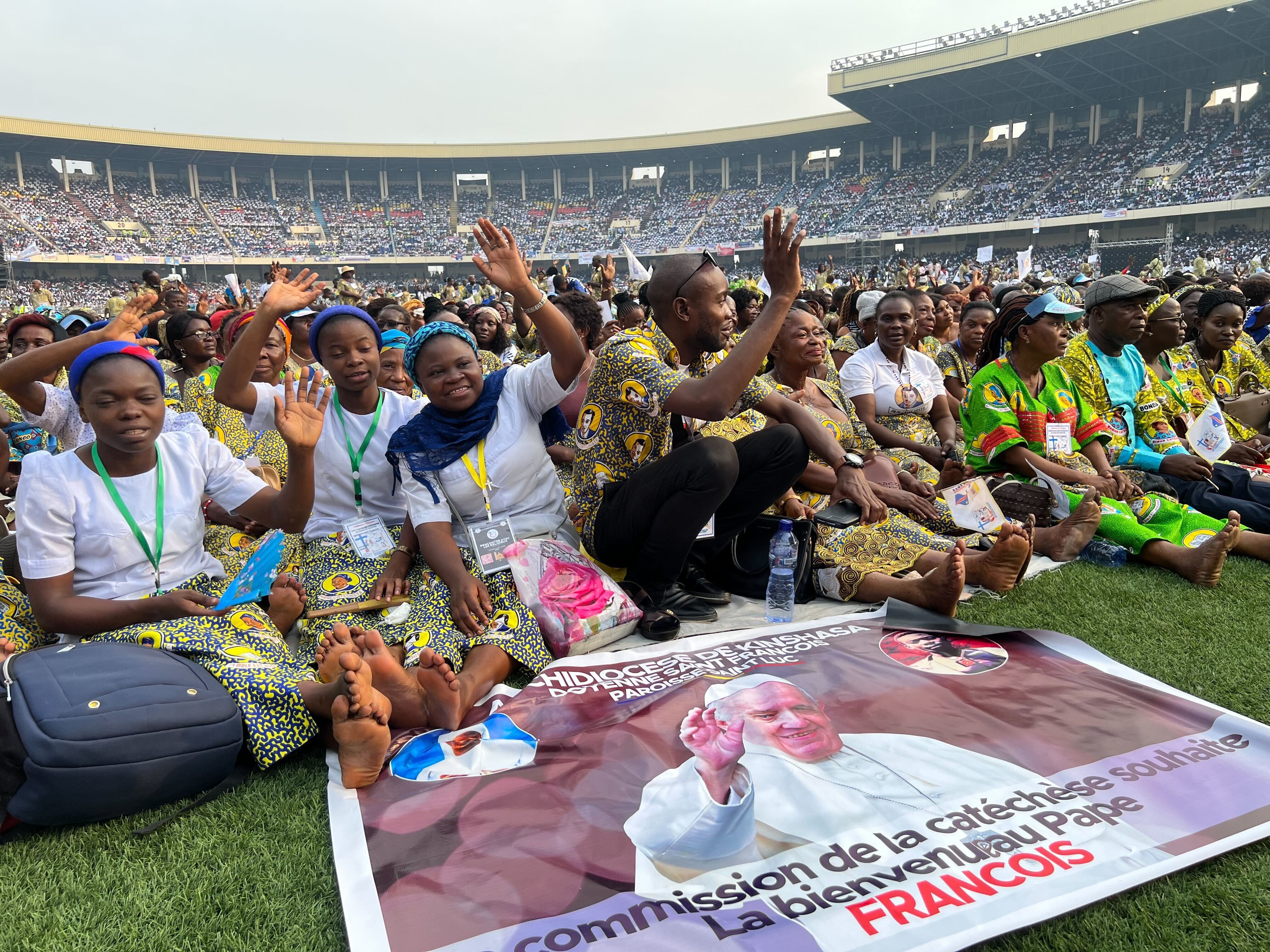 Al rededor de 65.0000 jóvenes y catequistas de la República Democrática del Congo esperaban ansiosos el inicio del acto, presidido por el papa Francisco, que se ha celebrado este jueves 2 de febrero en el Estadio de los Mártires, en Kinsasa.