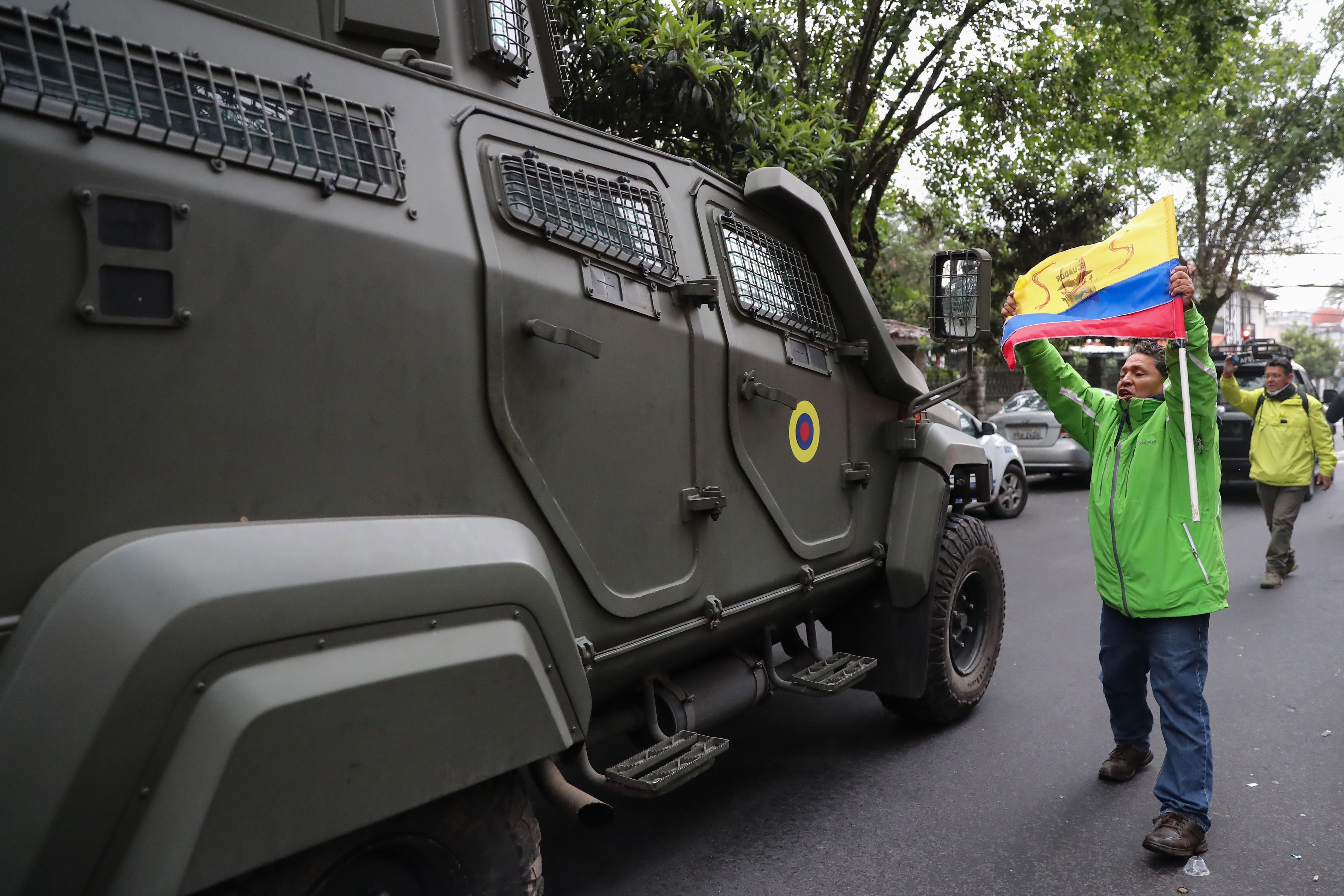El asalto a la Embajada de México en Quito sume a Ecuador en el caos político
