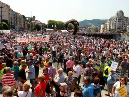 Miles de pensionistas han vuelto a manifestarse en Bilbao durante la Semana Grande.