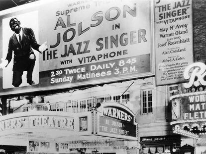 Un cartel anuncia la proyección de 'El cantor de jazz' en Estados Unidos.