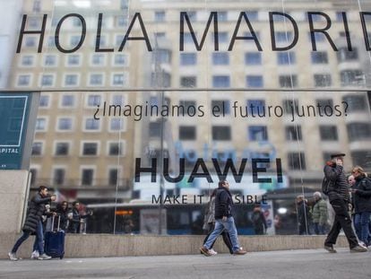 Tienda de Huawei en la Gran Vía de Madrid.