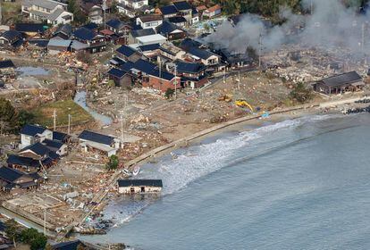 Vista aérea de los daños causados ​​por el terremoto en la costa de Noto, estos martes. 