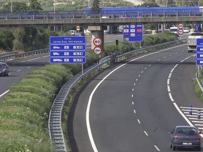 Un tramo de la autopista de peaje entre Sevilla y C&aacute;diz.