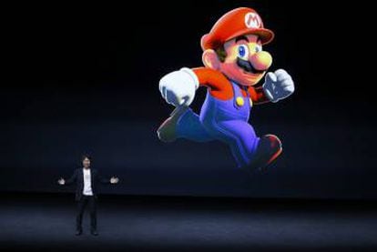 El creador japonés de videojuegos Shigeru Miyamoto interviene durante la presentación de los nuevos productos de la compañía Apple.