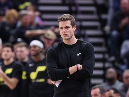 Will Hardy, técnico de Utah Jazz, durante el duelo ante los Memphis Grizzlies.