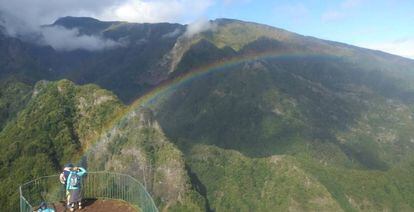 Mirador en el Pico do Areeiro, el más alto de Madeira, a 1818 m de altitud.