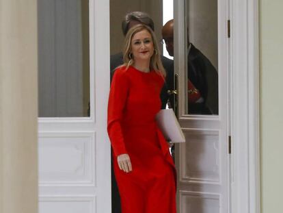 Cristina Cifuentes, antes de la rueda de prensa tras la reunión del Consejo de Gobierno, este lunes.