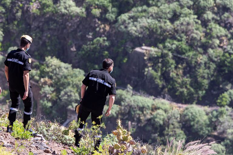 Efectivos durante la búsqueda este lunes en varios enclaves de los municipios de Santa María de Guía y Arucas, en el norte de Gran Canaria.