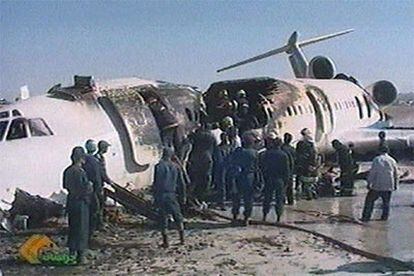 Imagen de la televisión iraní que muestra los restos del avión accidentado.