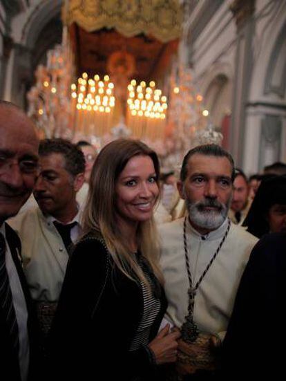 Antonio Banderas y su pareja, Nicole Kimpel, en la Semana Santa de Málaga.