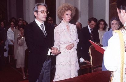 Boda de la duquessa d'Alba, Cayetana Fitz-James Stuart, amb Jesús Aguirre, al palau de Liria de Madrid, el 16 de març del 1978.