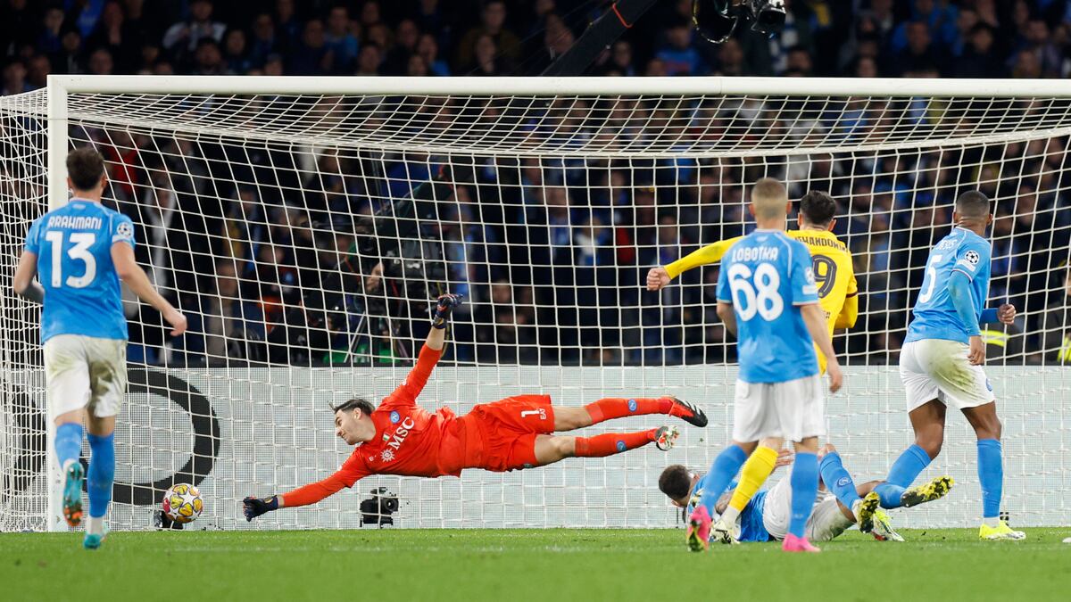 Nápoles – Barcelona, en directo | Lewandowski adelanta al Barça en Nápoles con un buen disparo de derecha | Fútbol | Deportes
