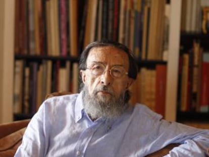 El escritor Juan Eduardo Zúñiga.