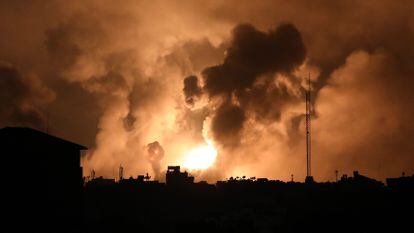 Explosiones tras los ataques israelíes en el norte de Gaza, este viernes.