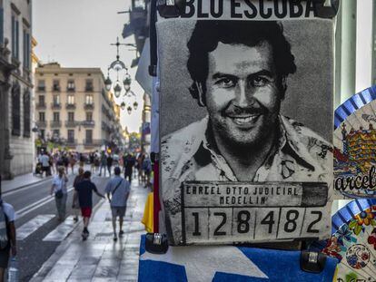 Samarreta 'souvenir' en una parada del carrer de Jaume I de Barcelona.