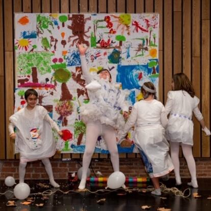 Alumnos del colegio San Ramón y San Antonio de Madrid durante una función del programa de Educación Responsable de la Fundación Botín.