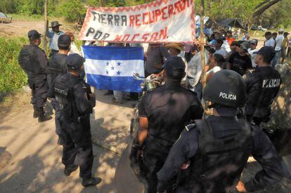 Campesinos hondure&ntilde;os reclaman la redistribuci&oacute;n de la tierra