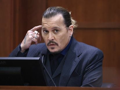 El actor Johnny Depp declaraba el jueves en el juzgado de Fairfax (Virginia) en el juicio por difamación a su exesposa, Amber Heard.
